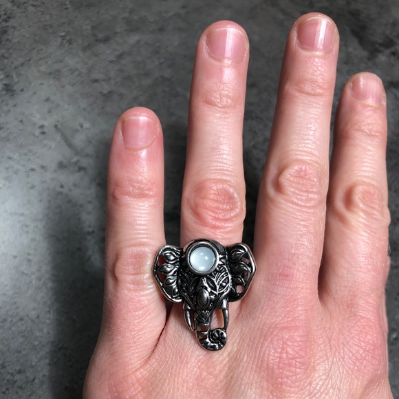 Wallflower Jewelry - ✴️ Ganesha Ring